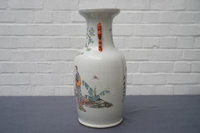 A Chinese qianjiang cai vase with figures in a garden, 19/20th C.